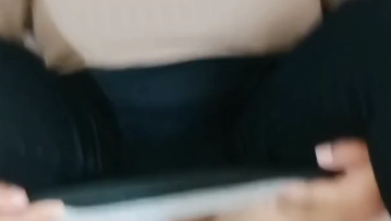 Jilbab Nungging Dikamar Berbeda