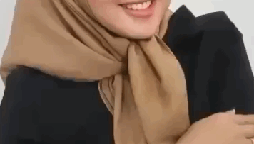 Hijab Hyper Kena Sodok Teman Kerja